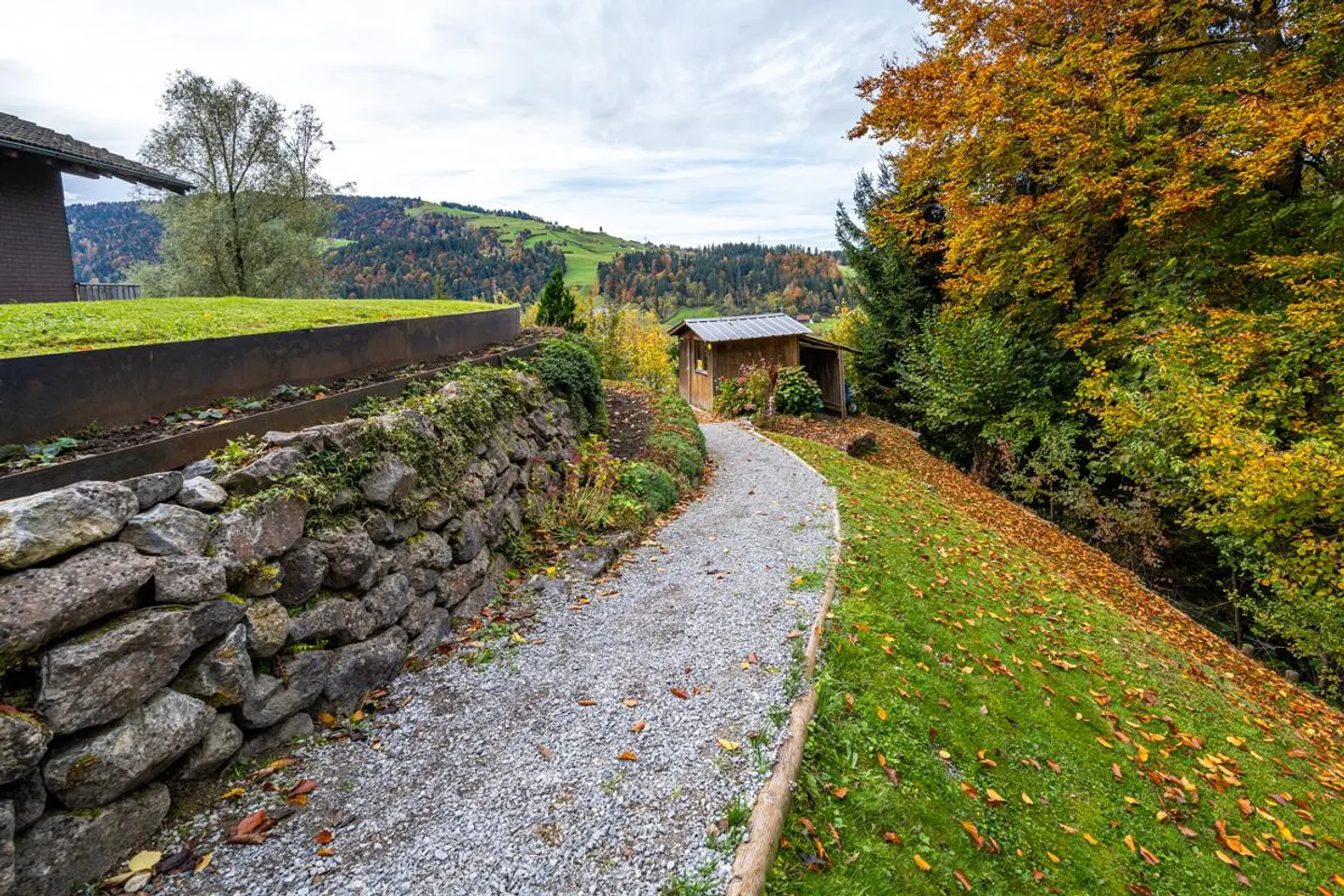 Vivere nel verde - Incantevole casa unifamiliare con area boschiva privata - Foto 8 di 30