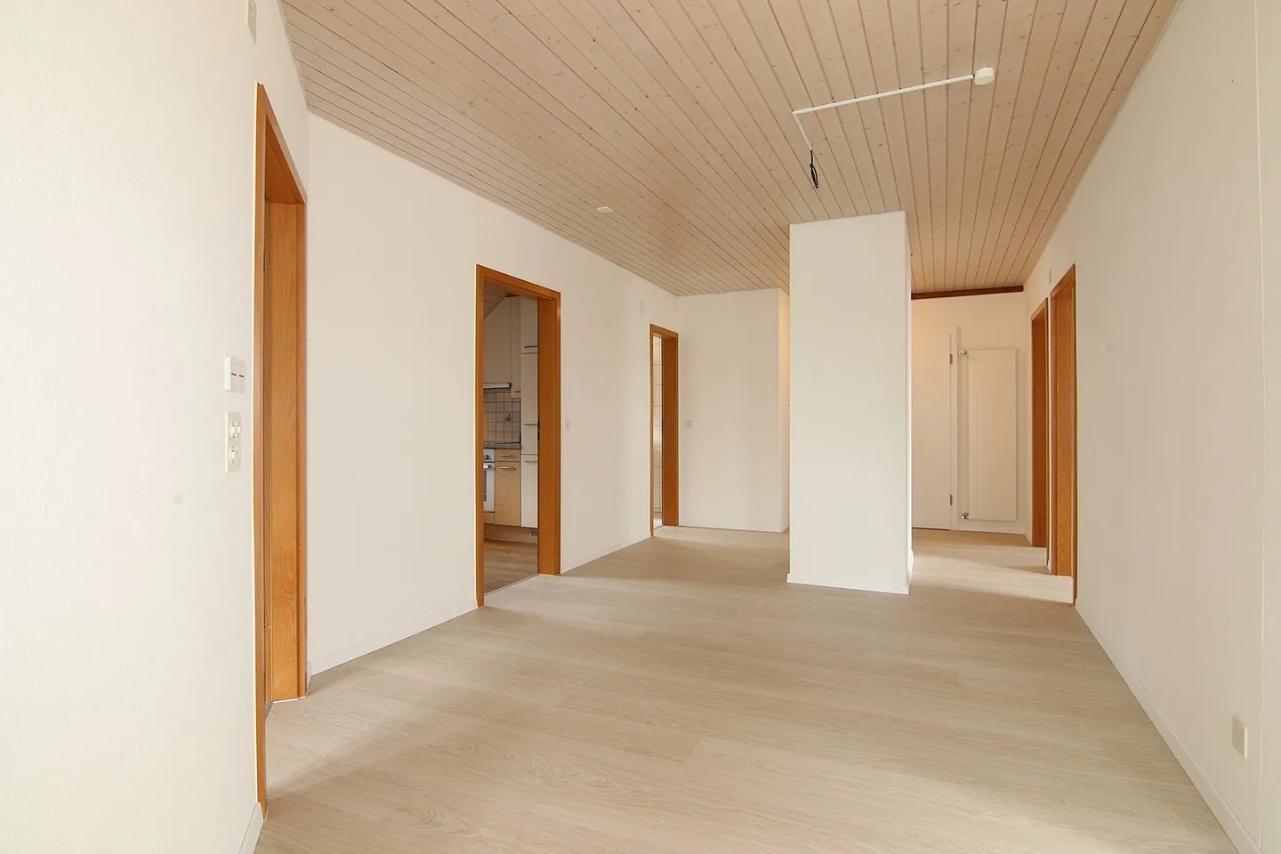 Charmant penthouse 4 pièces - Photo 3 sur 12