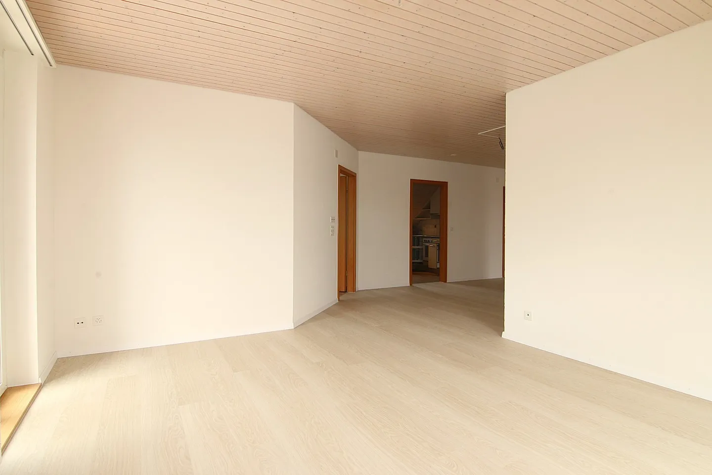 Charmant penthouse 4 pièces - Photo 4 sur 12