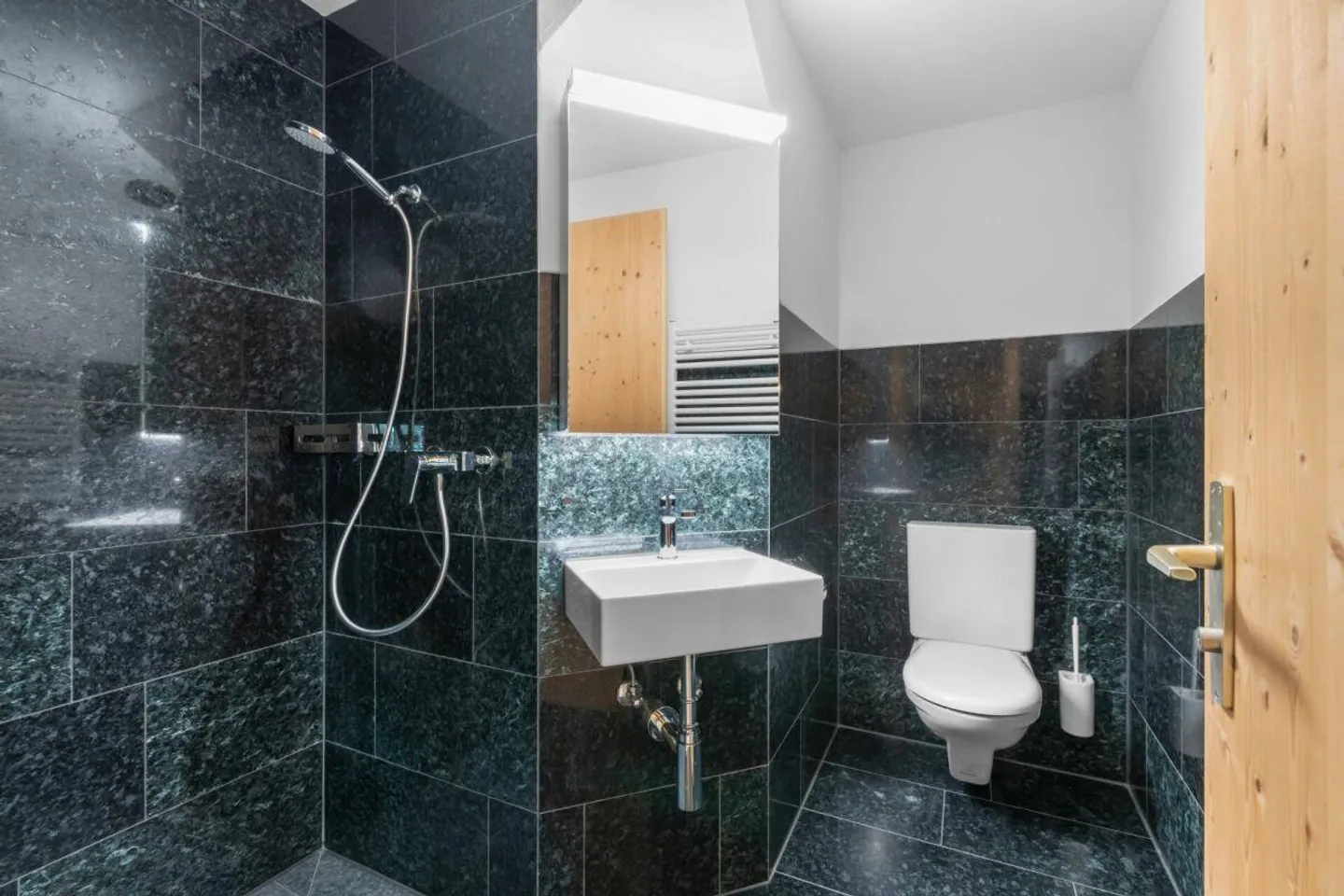 Fattoria (parte di casa) con fienile e terreno circostante - Foto 12 di 30