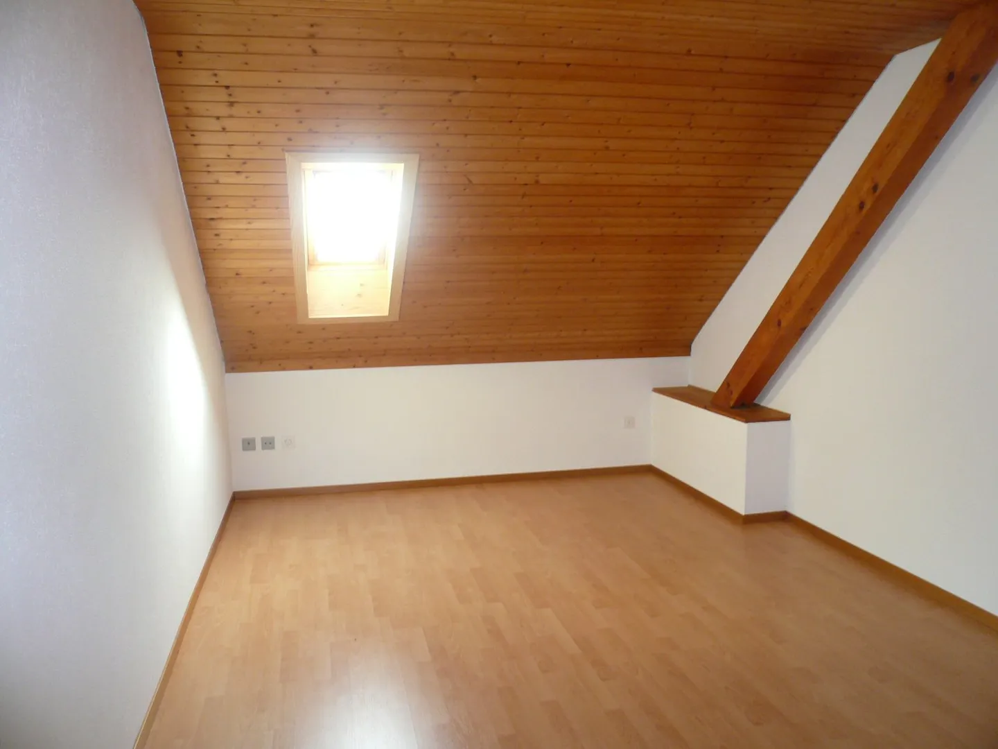 Spacious 3.5-room penthouse in a quiet and sunny location in Walliswil b. Wangen - Photo 5 of 7