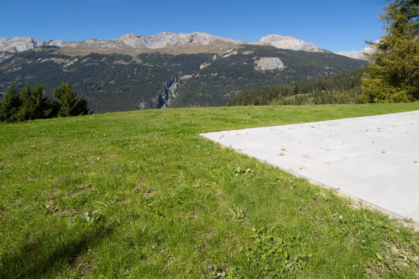 Exceptional 5.5-room chalet in Crans-Montana - Stunning view and jacuzzi - Photo 10 of 49