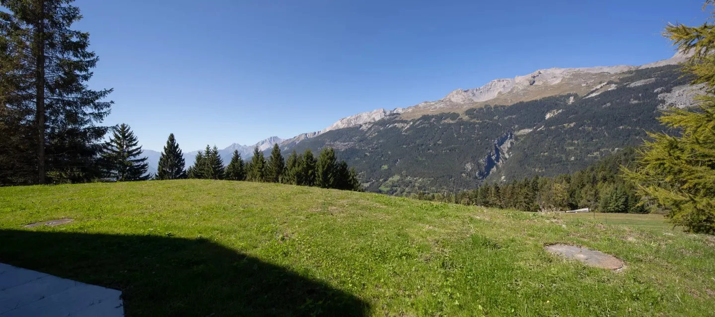 Exceptional 5.5-room chalet in Crans-Montana - Stunning view and jacuzzi - Photo 7 of 49