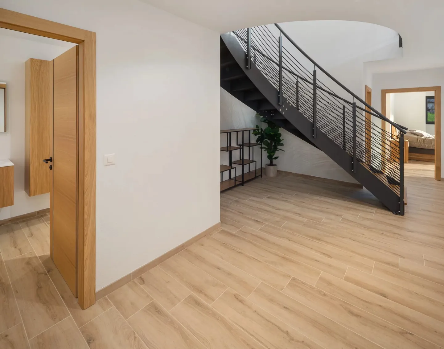 Exceptional 5.5-room chalet in Crans-Montana - Stunning view and jacuzzi - Photo 11 of 49