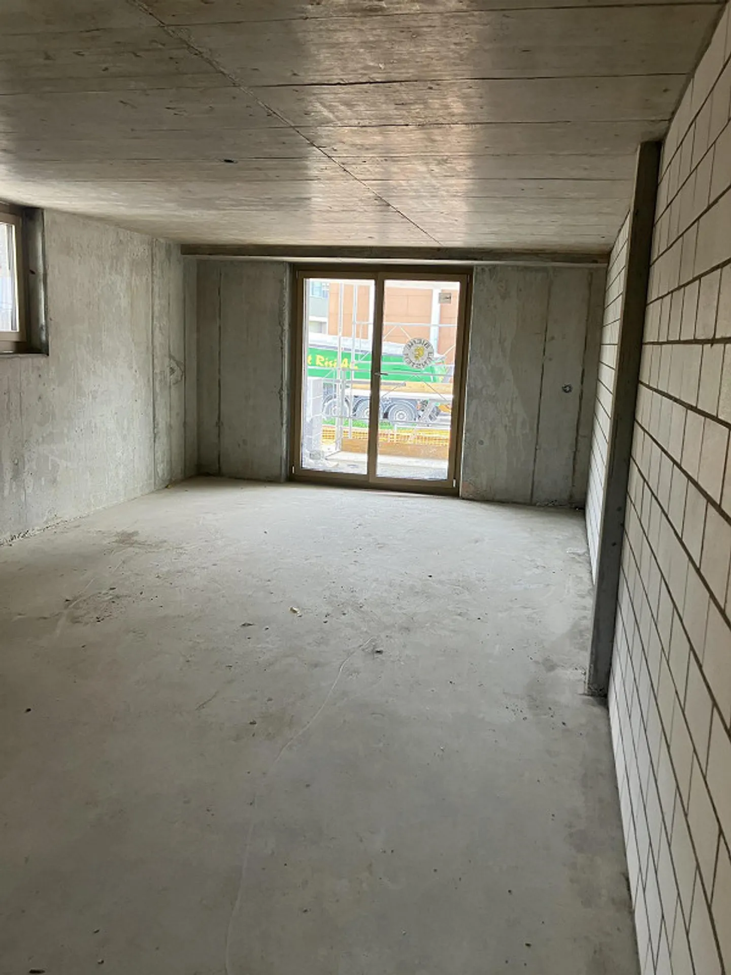 Small inexpensive commercial space - Photo 1 of 1