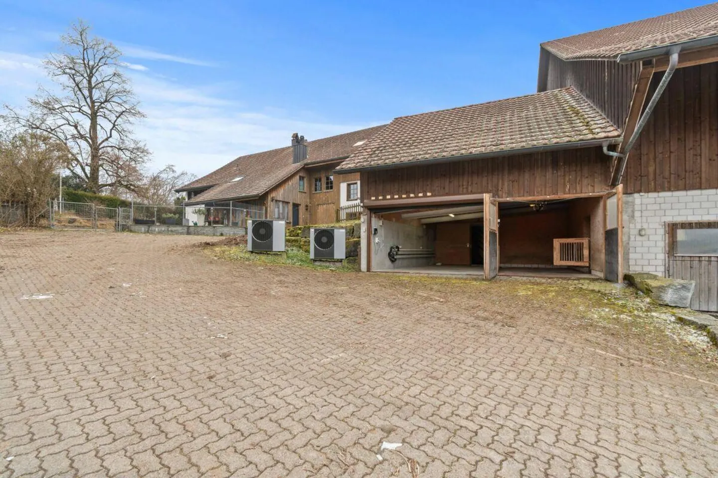 Fattoria (parte di casa) con fienile e terreno circostante - Foto 29 di 30