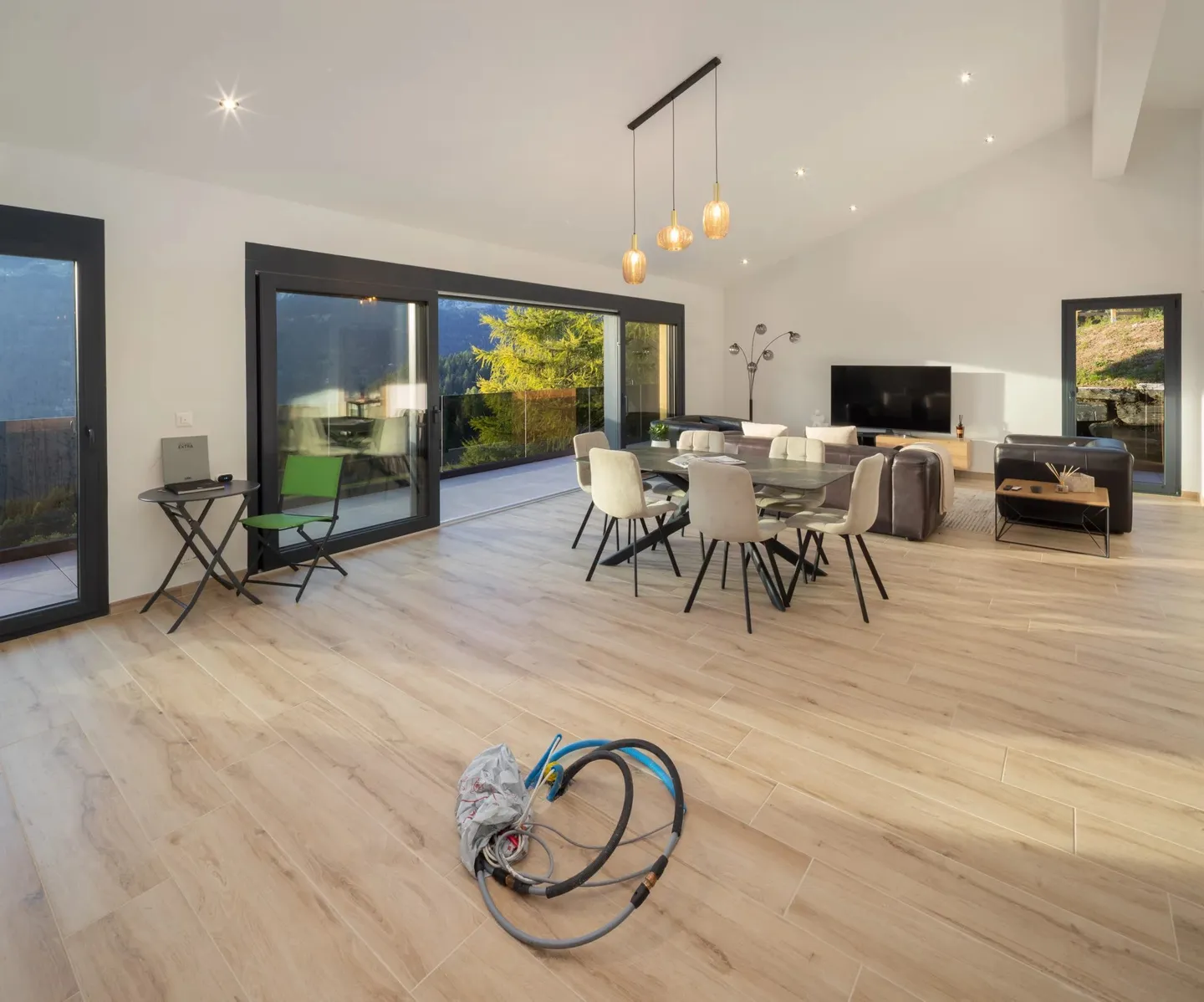 Exceptional 5.5-room chalet in Crans-Montana - Stunning view and jacuzzi - Photo 17 of 49