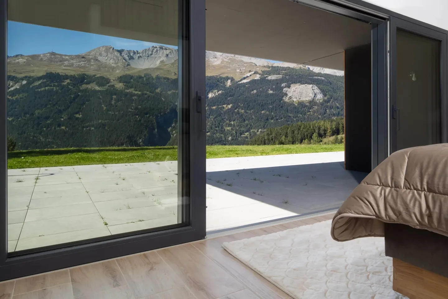 Exceptional 5.5-room chalet in Crans-Montana - Stunning view and jacuzzi - Photo 19 of 49