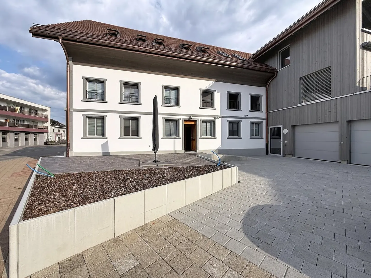 Charming 2.5-room apartment in the heart of the village - Photo 1 of 7