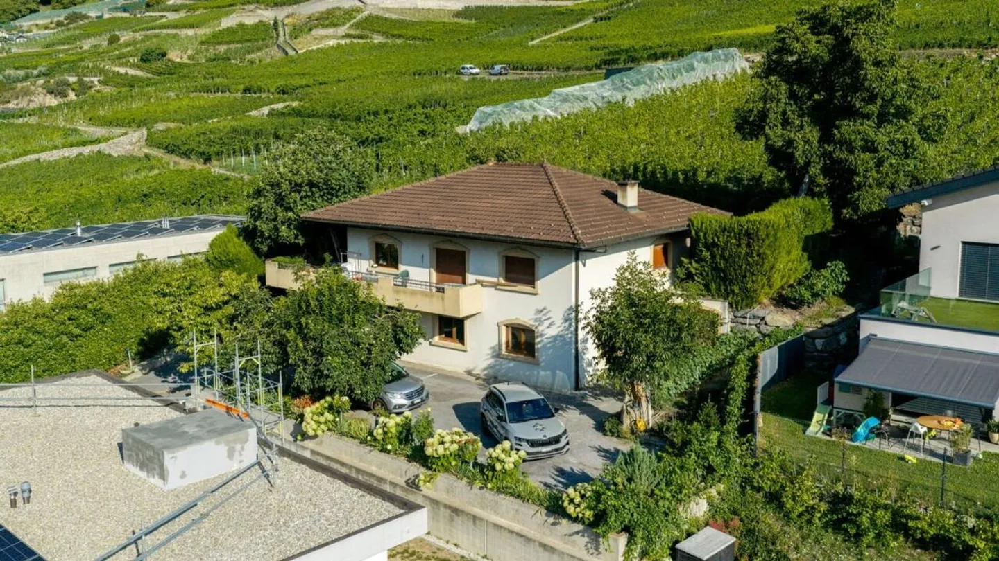 Ein Haus voller Potenzial am Hang von Fully - Foto 1 von 12