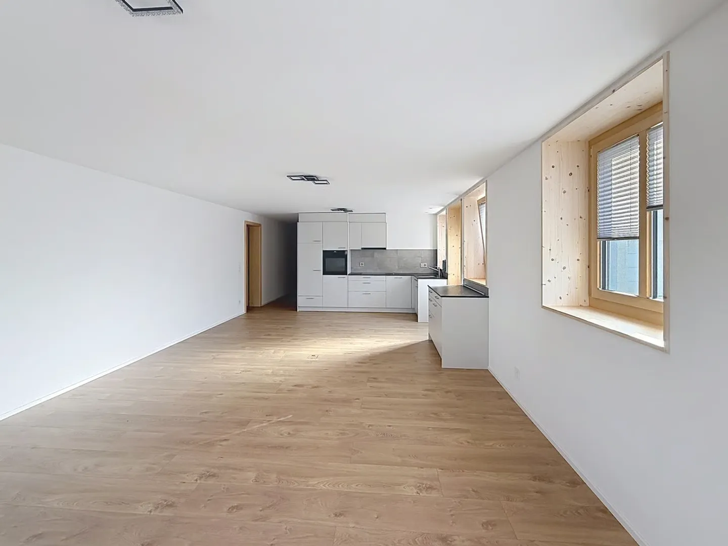 Charming 2.5-room apartment in the heart of the village - Photo 4 of 7