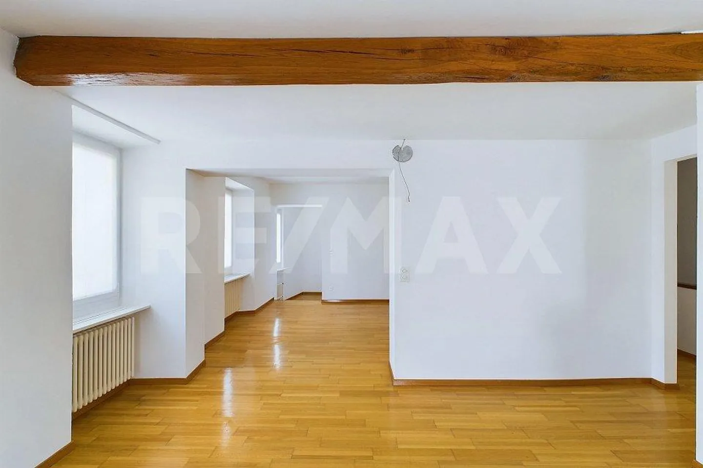 Einfamilienhaus mit großem Raum für Werkstatt oder Hobbyraum - Foto 7 von 13