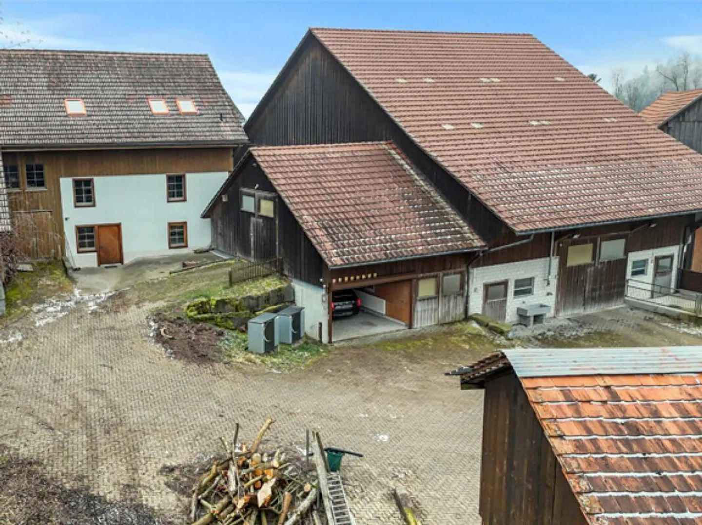 Fattoria (parte di casa) con fienile e terreno circostante - Foto 30 di 30