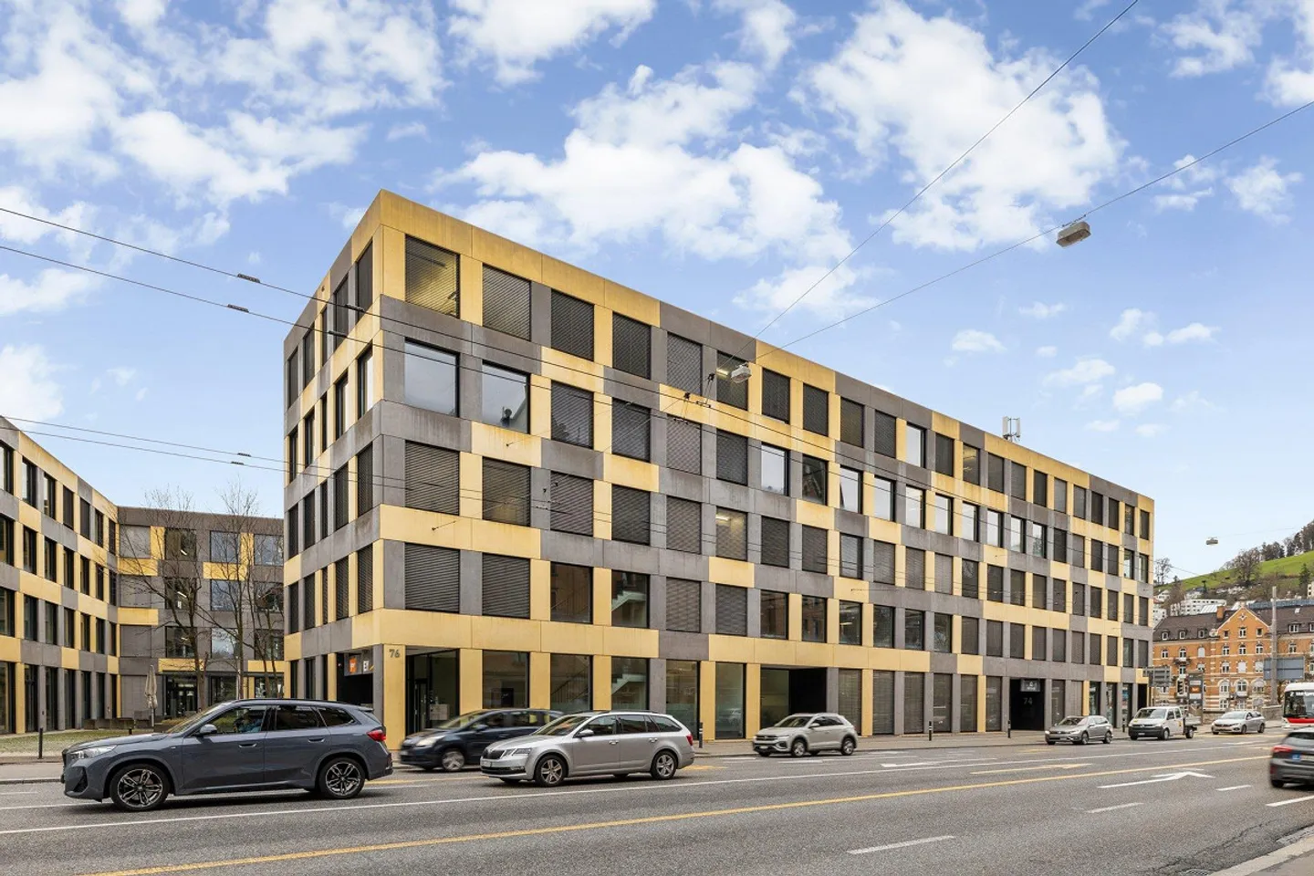 Large office space for rent directly at St. Gallen train station - Photo 1 of 8