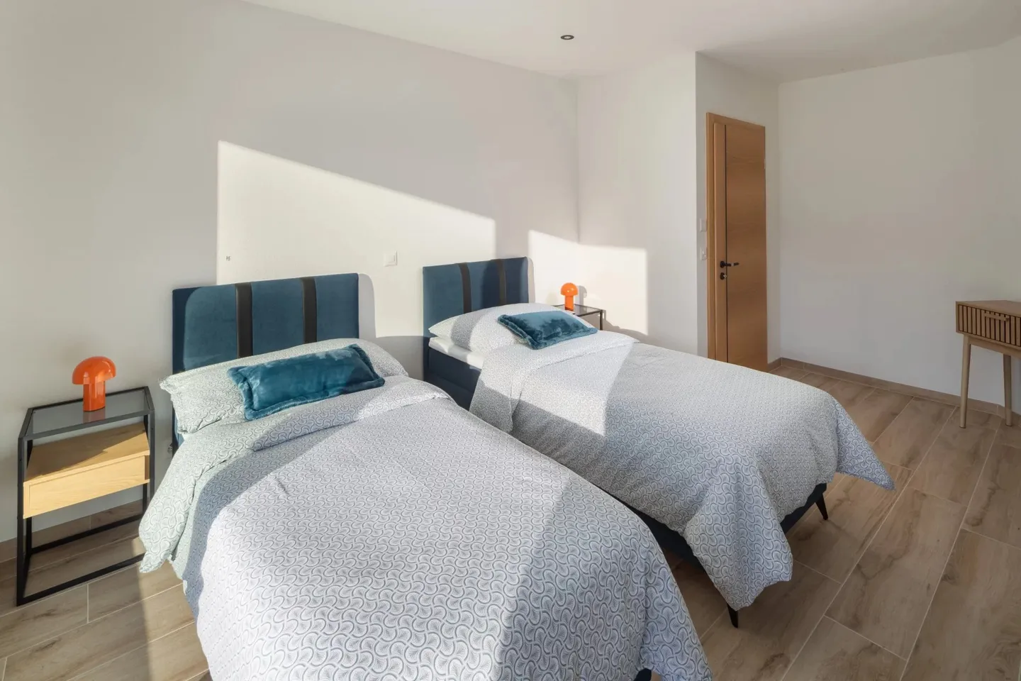 Exceptional 5.5-room chalet in Crans-Montana - Stunning view and jacuzzi - Photo 27 of 49