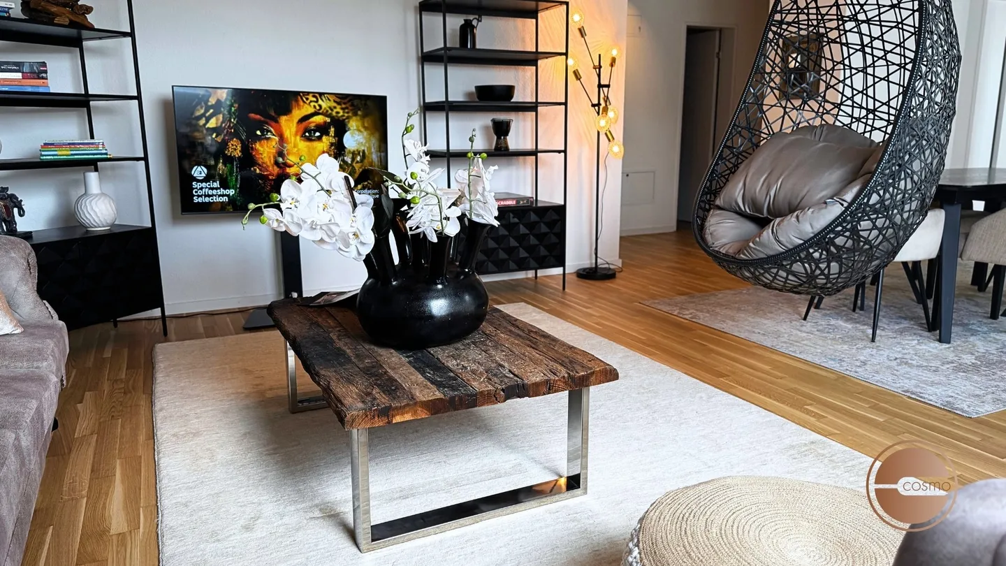 Urban Chic Penthouse Living - Photo 3 of 22