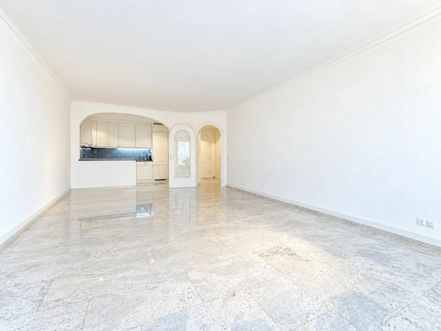 Elegant 2.5-Room Garden Apartment in the Camelia Residence, Ascona - Photo 5 of 10