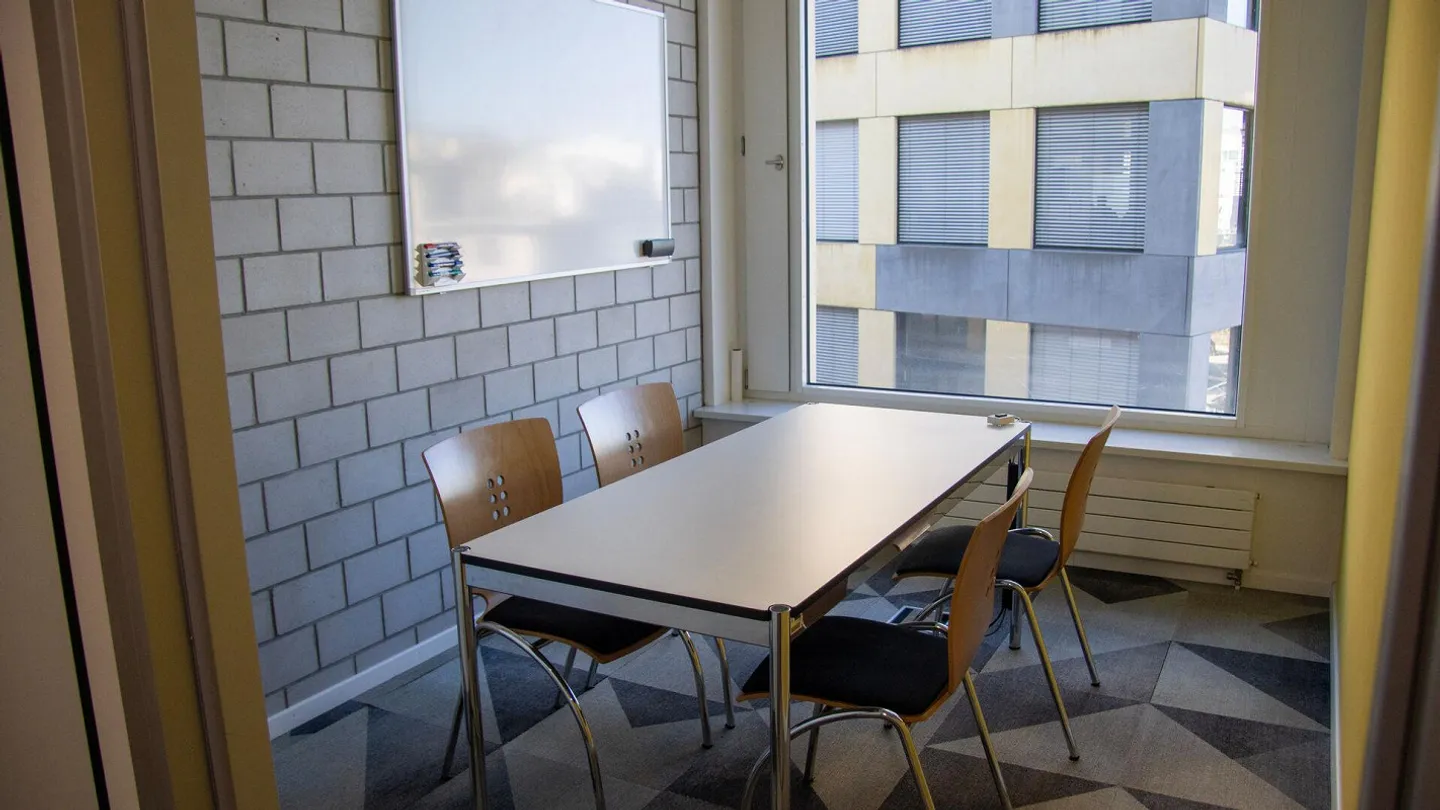 Large office space for rent directly at St. Gallen train station - Photo 3 of 8