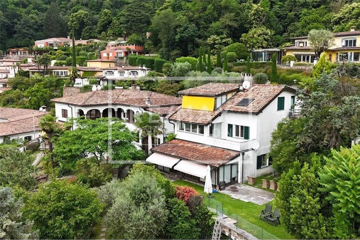 Zu vermieten  helles 3,5-Zimmer-Haus mit Terrasse und herrlichem Ausblick, Arbostora - Foto 1 von 13