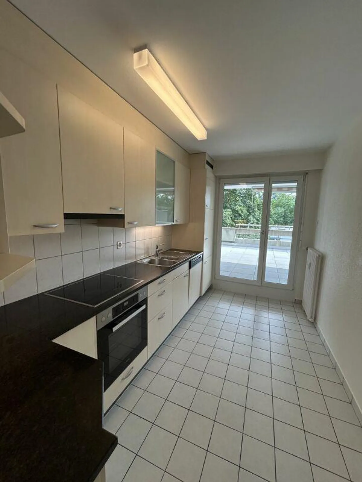 5-room penthouse apartment with large roof terrace - Photo 2 of 8