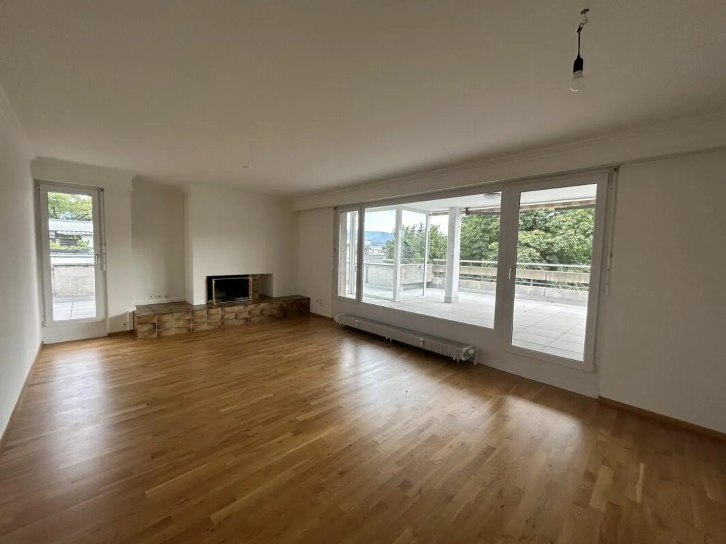 5-room penthouse apartment with large roof terrace - Photo 7 of 8