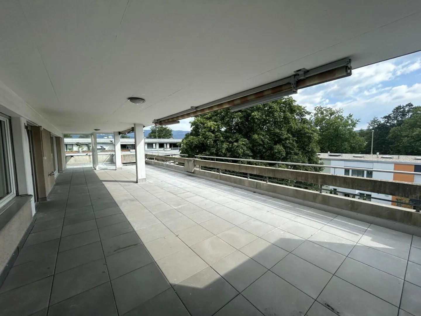 5-room penthouse apartment with large roof terrace - Photo 8 of 8