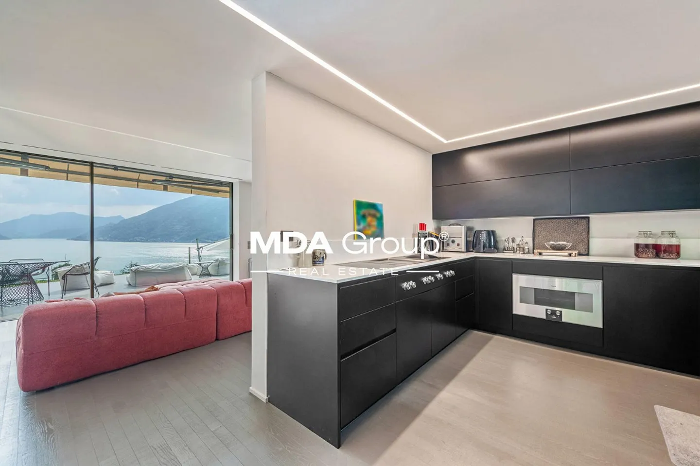Villa di Lusso con Vista Lago - Foto 3 di 13