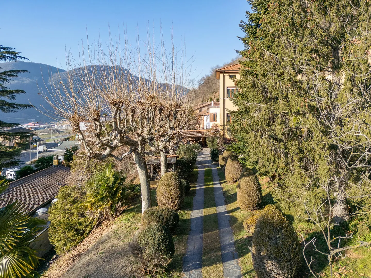 Mendrisio - Belle propriété de villa avec terrain à bâtir - Photo 1 sur 12
