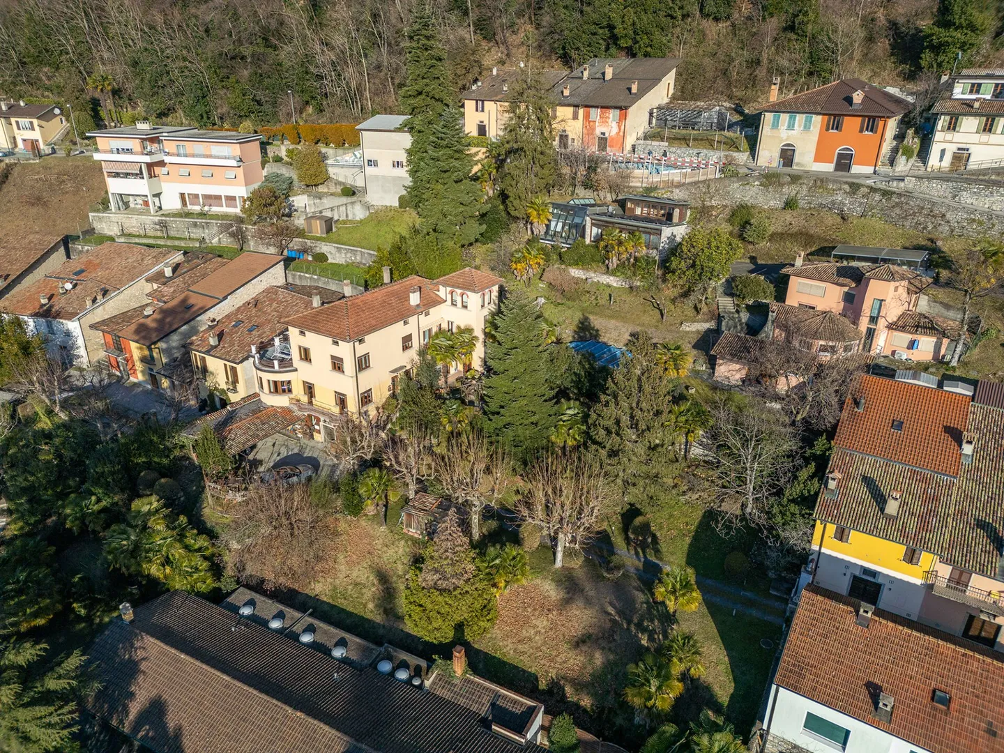 Mendrisio - Belle propriété de villa avec terrain à bâtir - Photo 2 sur 12
