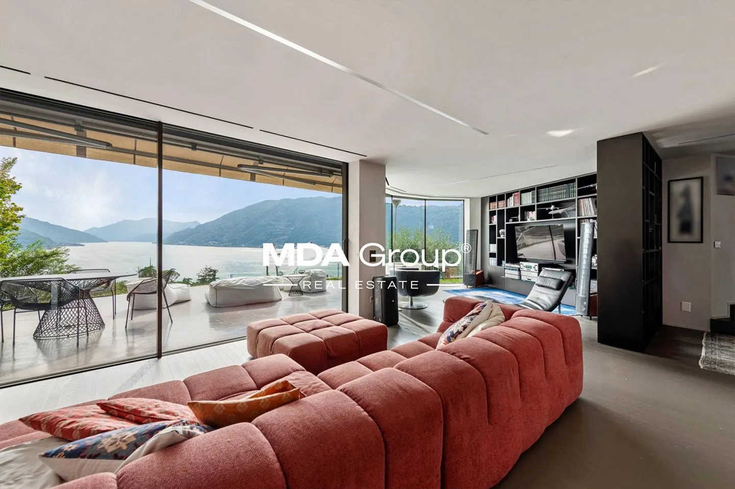 Villa di Lusso con Vista Lago - Foto 9 di 13