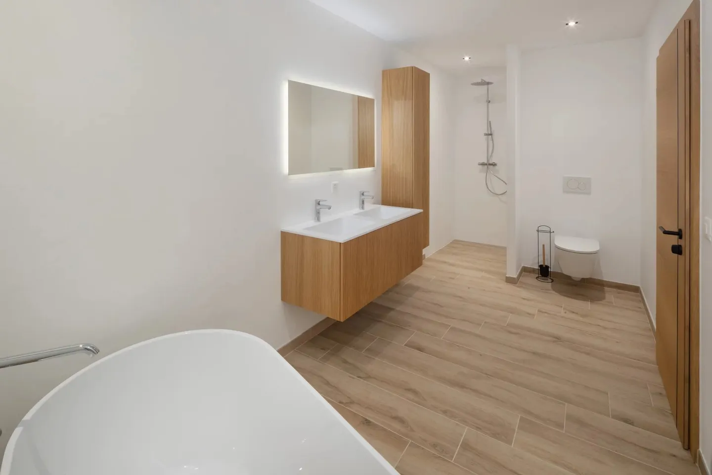 Exceptional 5.5-room chalet in Crans-Montana - Stunning view and jacuzzi - Photo 31 of 49