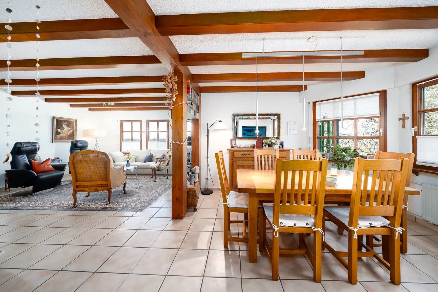 Idyllic single-family house with a separate apartment and unobstructed panoramic view in Dachsen - Photo 8 of 27