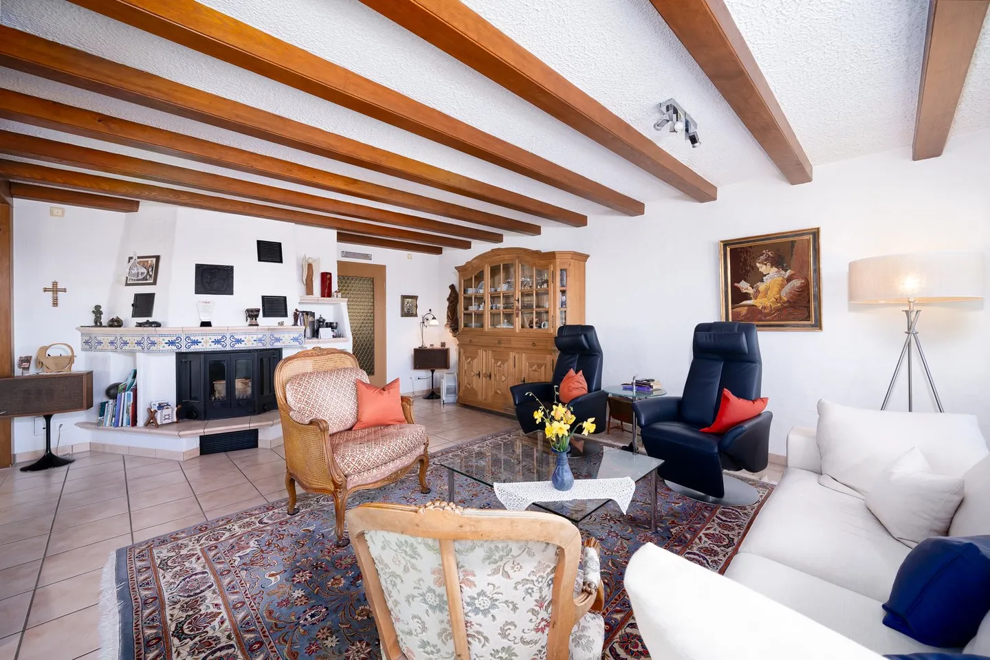 Idyllic single-family house with a separate apartment and unobstructed panoramic view in Dachsen - Photo 9 of 27