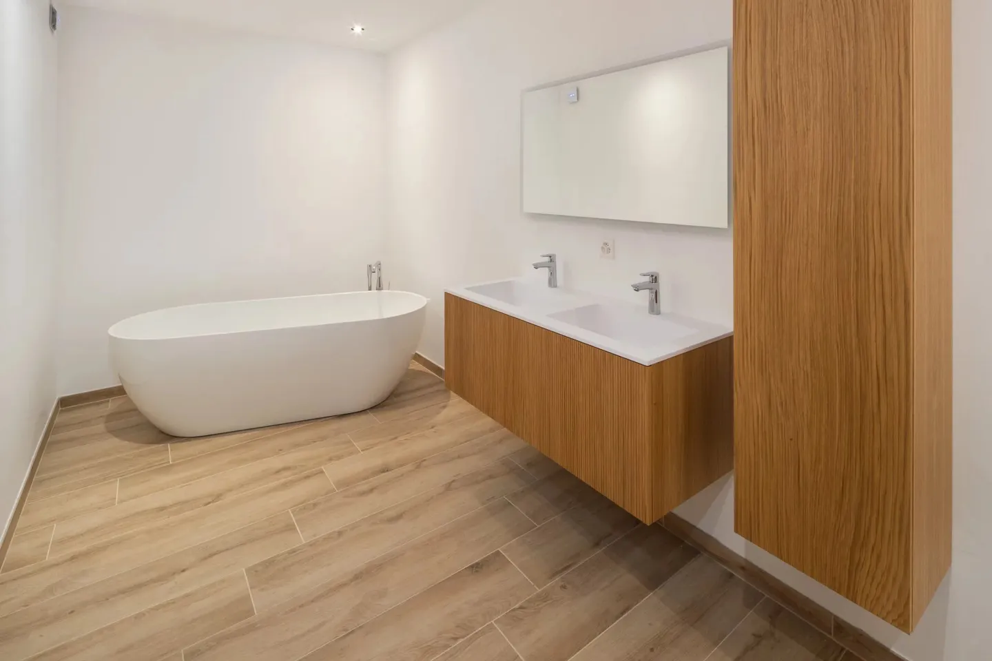 Exceptional 5.5-room chalet in Crans-Montana - Stunning view and jacuzzi - Photo 32 of 49