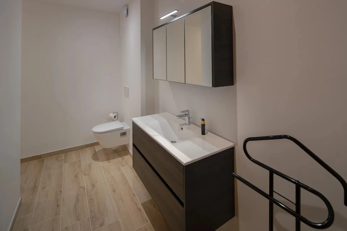 Exceptional 5.5-room chalet in Crans-Montana - Stunning view and jacuzzi - Photo 33 of 49