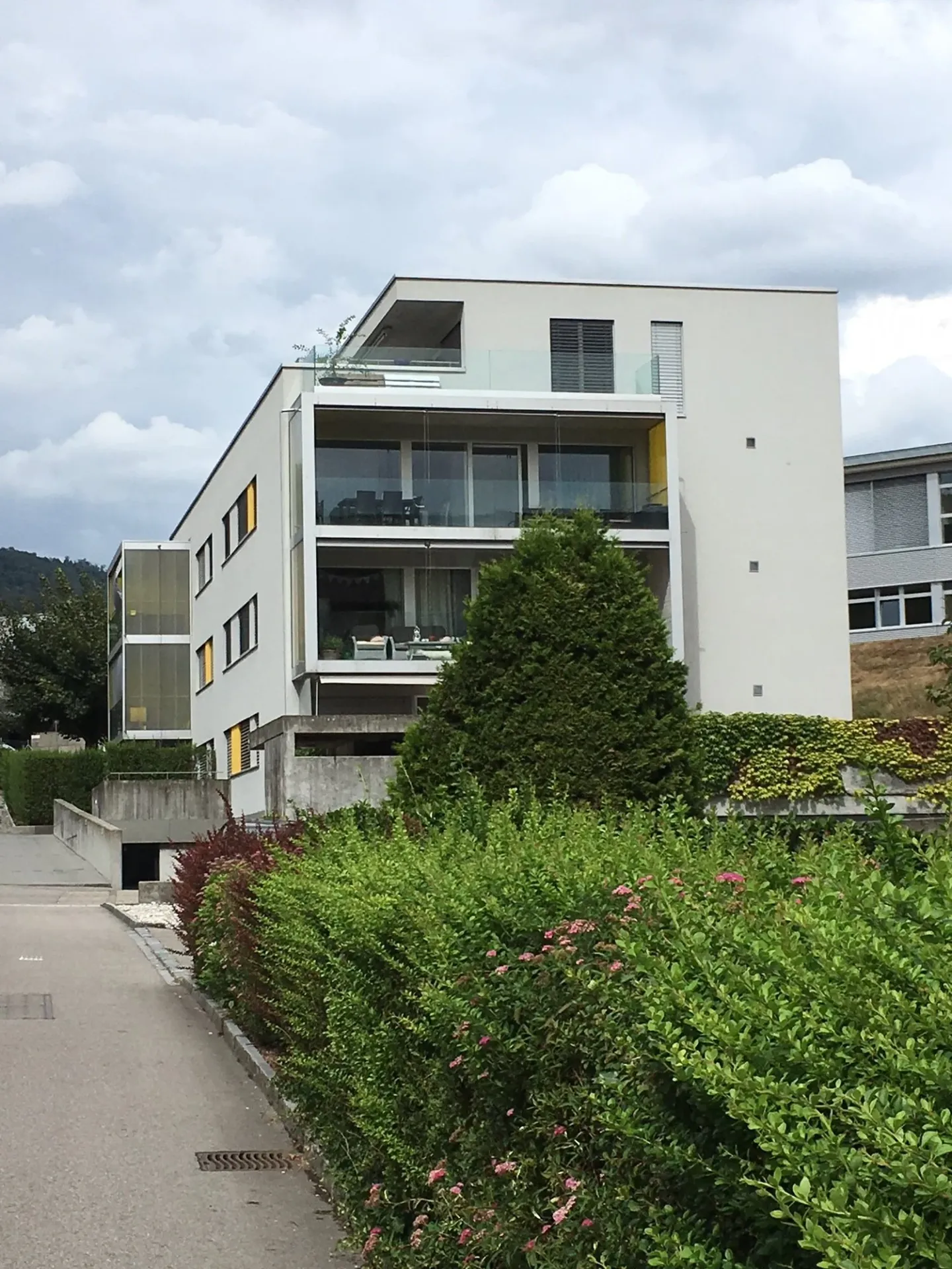 Appartamento affascinante 2.5 locali con balcone a Hägendorf - Foto 2 di 6