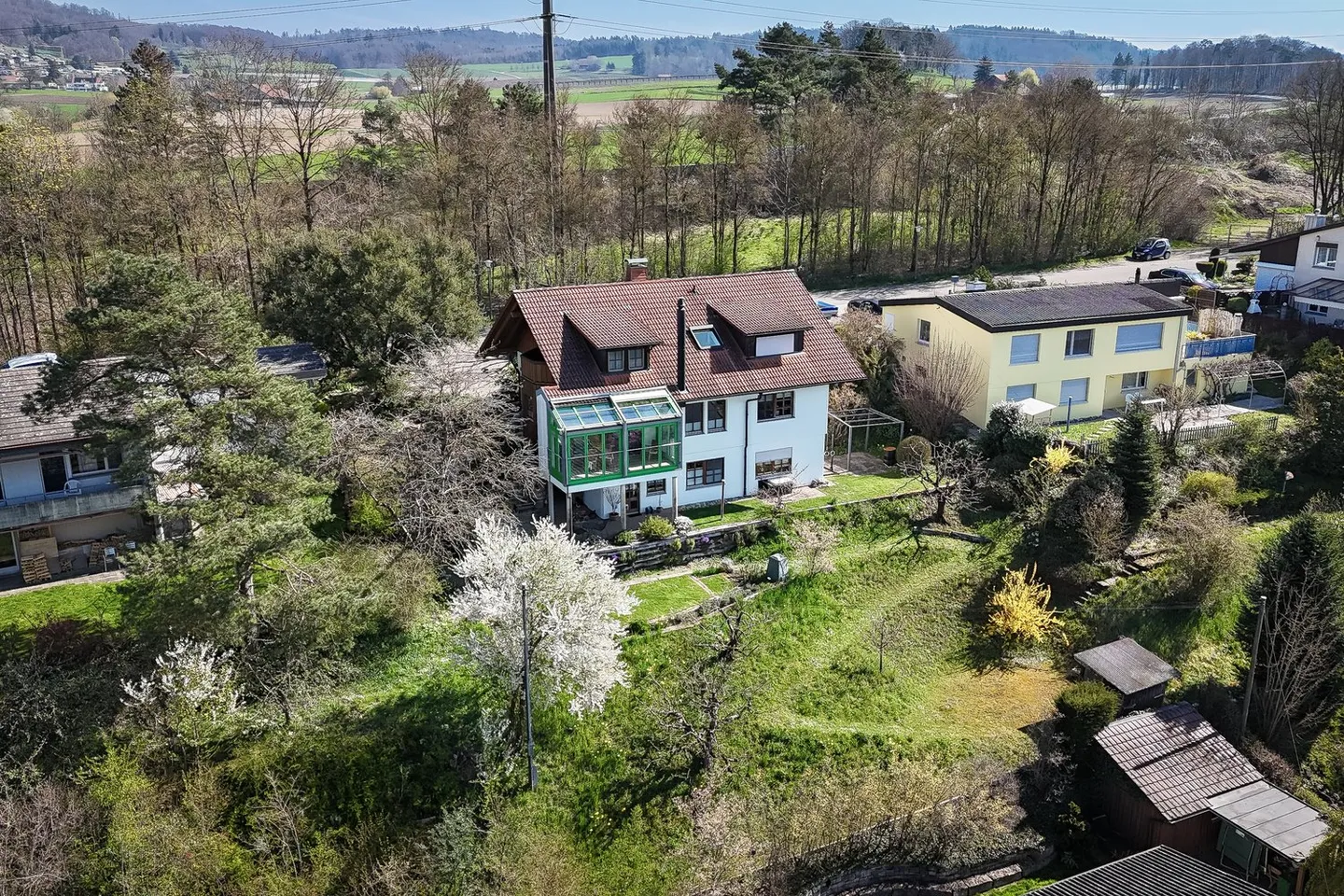 Idyllic single-family house with a separate apartment and unobstructed panoramic view in Dachsen - Photo 23 of 27