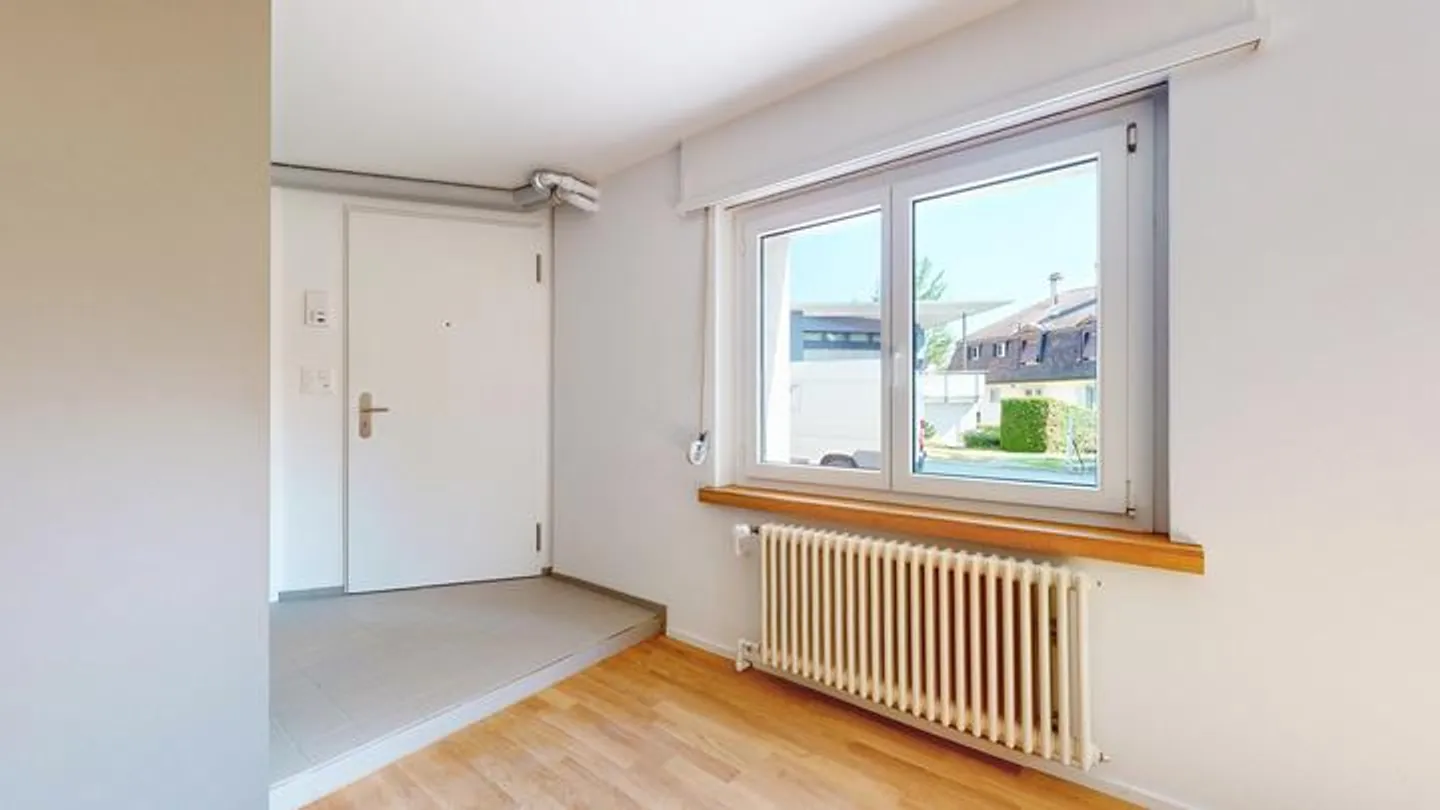 RENOVATED STUDIO GEM IN THE GROUND FLOOR - Photo 5 of 8