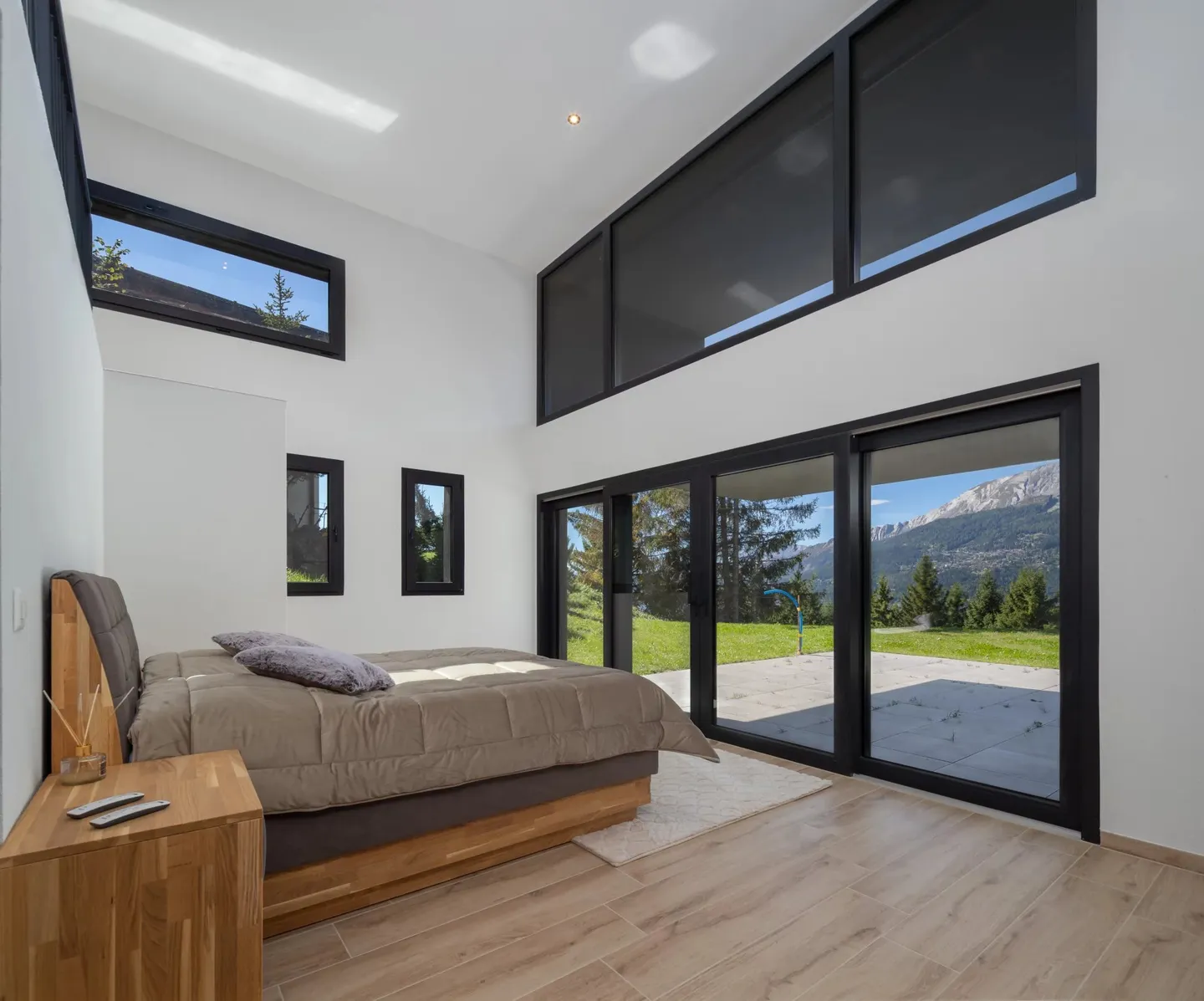 Exceptional 5.5-room chalet in Crans-Montana - Stunning view and jacuzzi - Photo 36 of 49