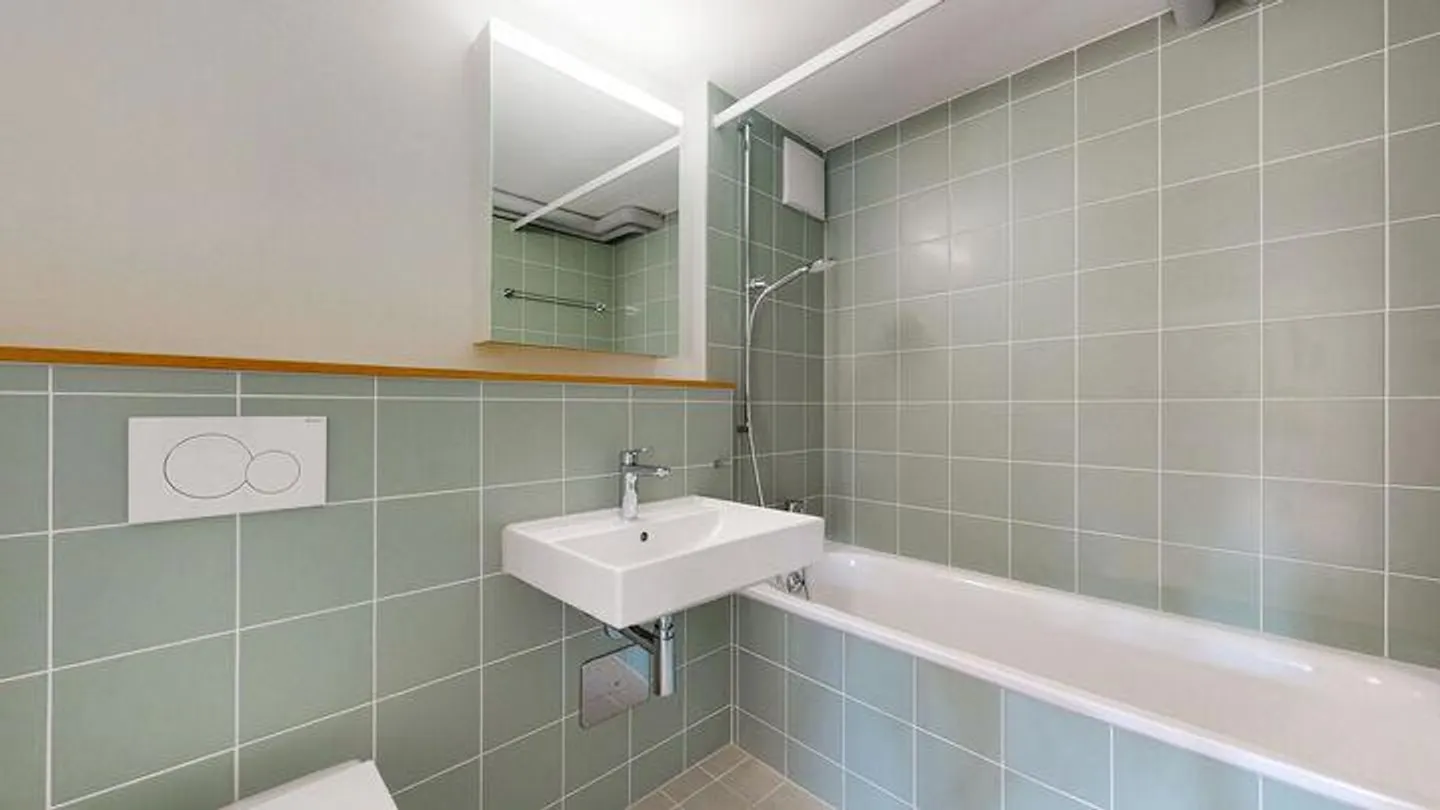 RENOVATED STUDIO GEM IN THE GROUND FLOOR - Photo 6 of 8