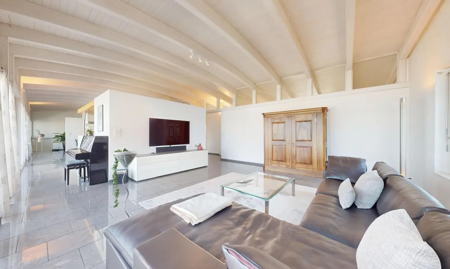 Bâtiment résidentiel et commercial attrayant avec appartement élégant - Photo 2 sur 13