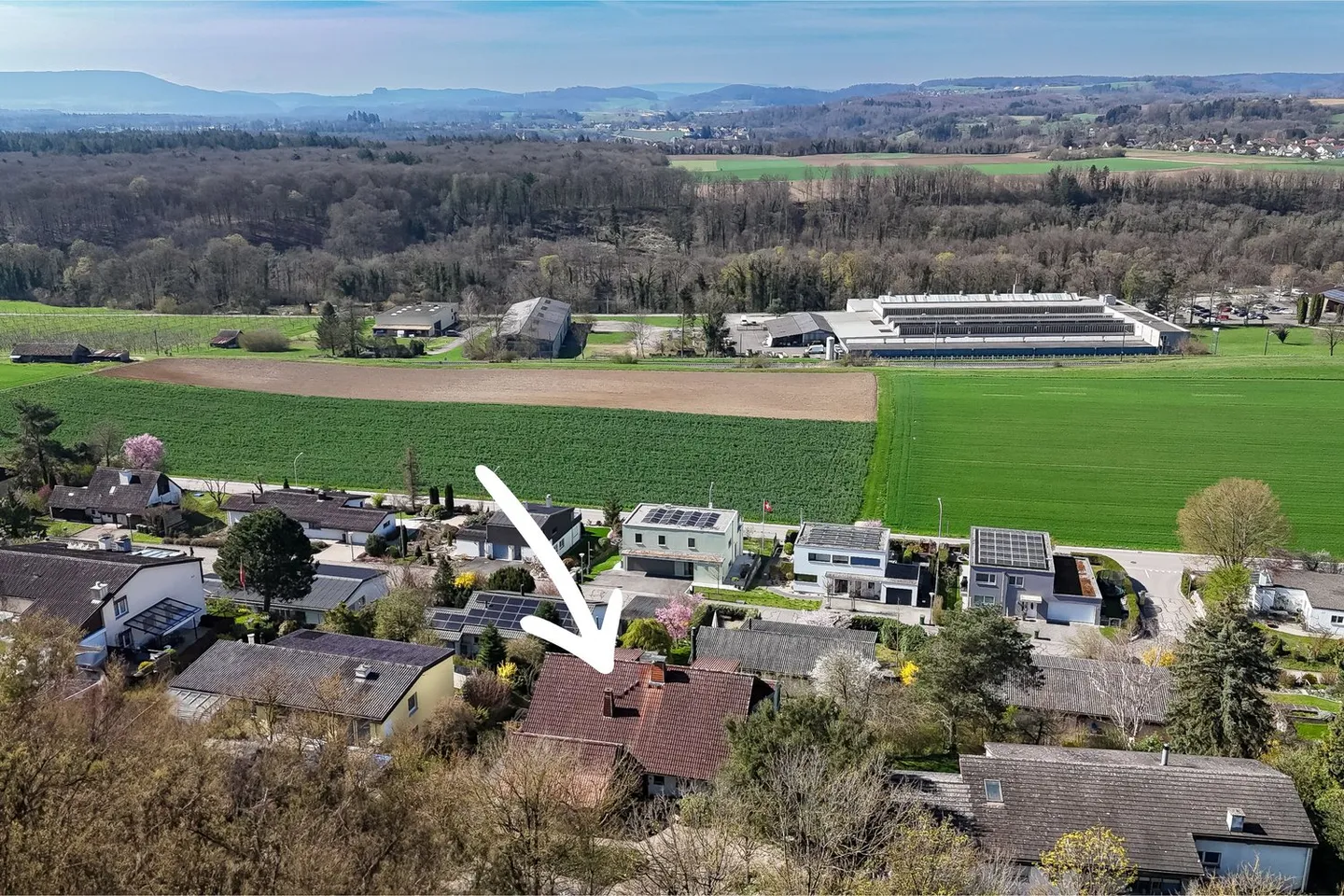 Idyllic single-family house with a separate apartment and unobstructed panoramic view in Dachsen - Photo 25 of 27