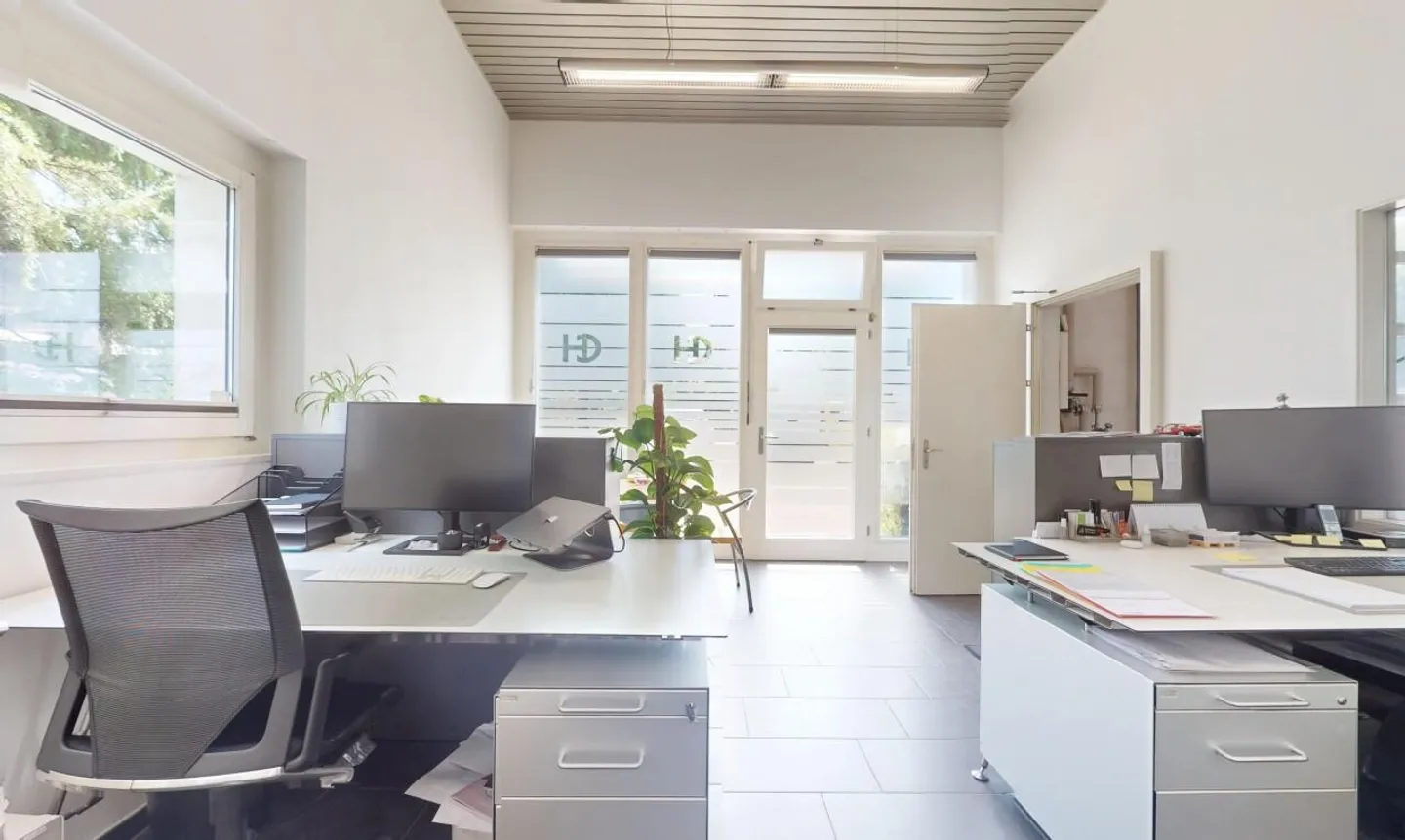 Bâtiment résidentiel et commercial attrayant avec appartement élégant - Photo 11 sur 13