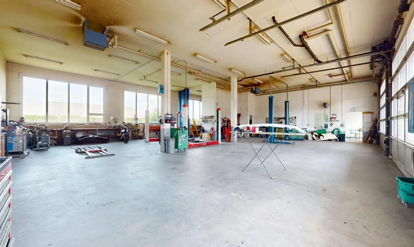 Bâtiment résidentiel et commercial attrayant avec appartement élégant - Photo 12 sur 13