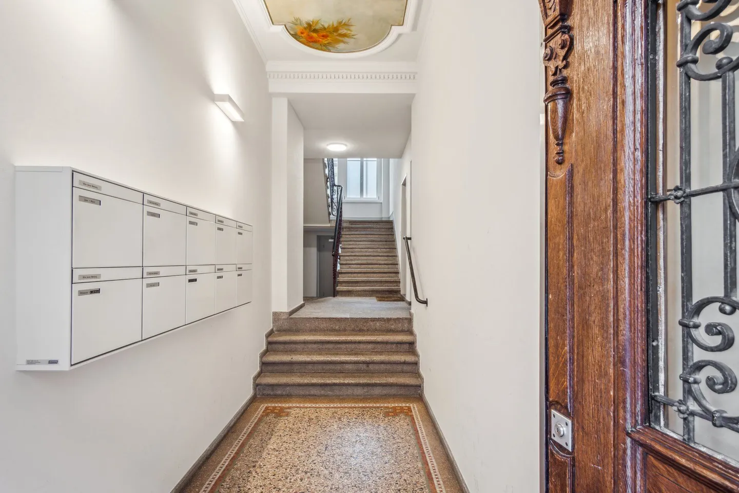 Living in Wiedikon: Attractive 3.5-room apartment in a prime location - Photo 2 of 12