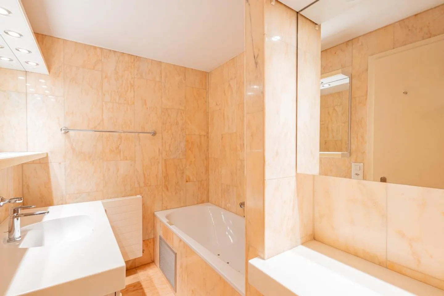 Timeless living quality in an ideal location - Photo 8 of 16