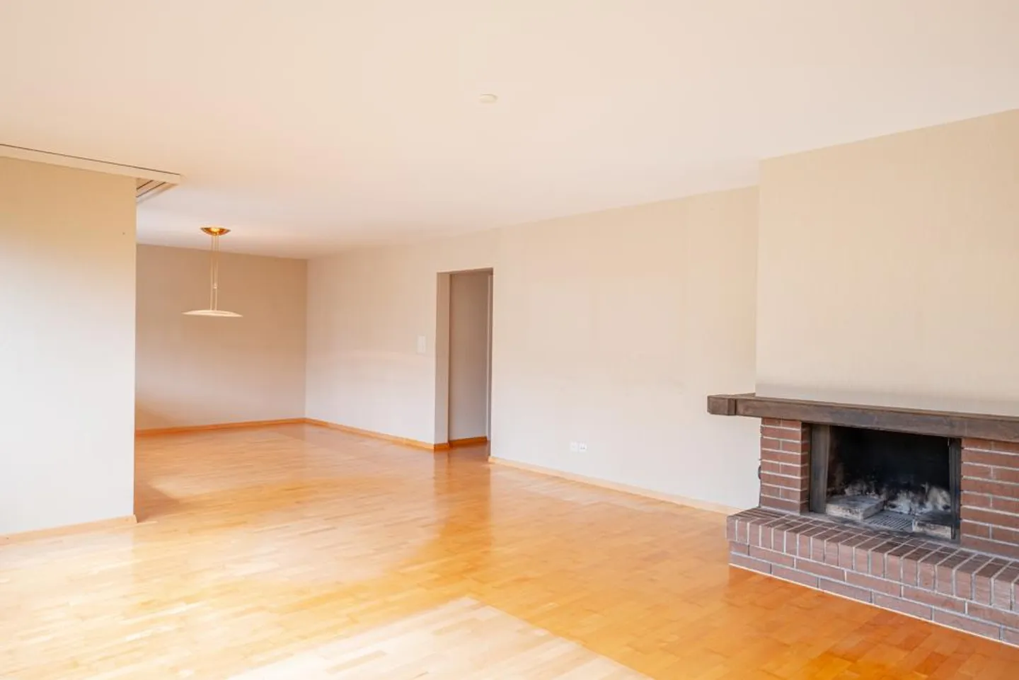 Timeless living quality in an ideal location - Photo 4 of 16