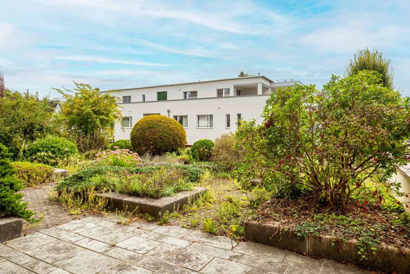 Timeless living quality in an ideal location - Photo 5 of 16