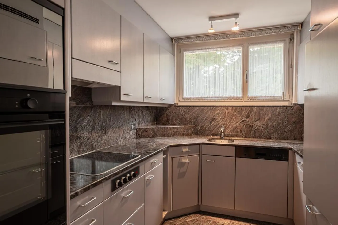 Timeless living quality in an ideal location - Photo 6 of 16