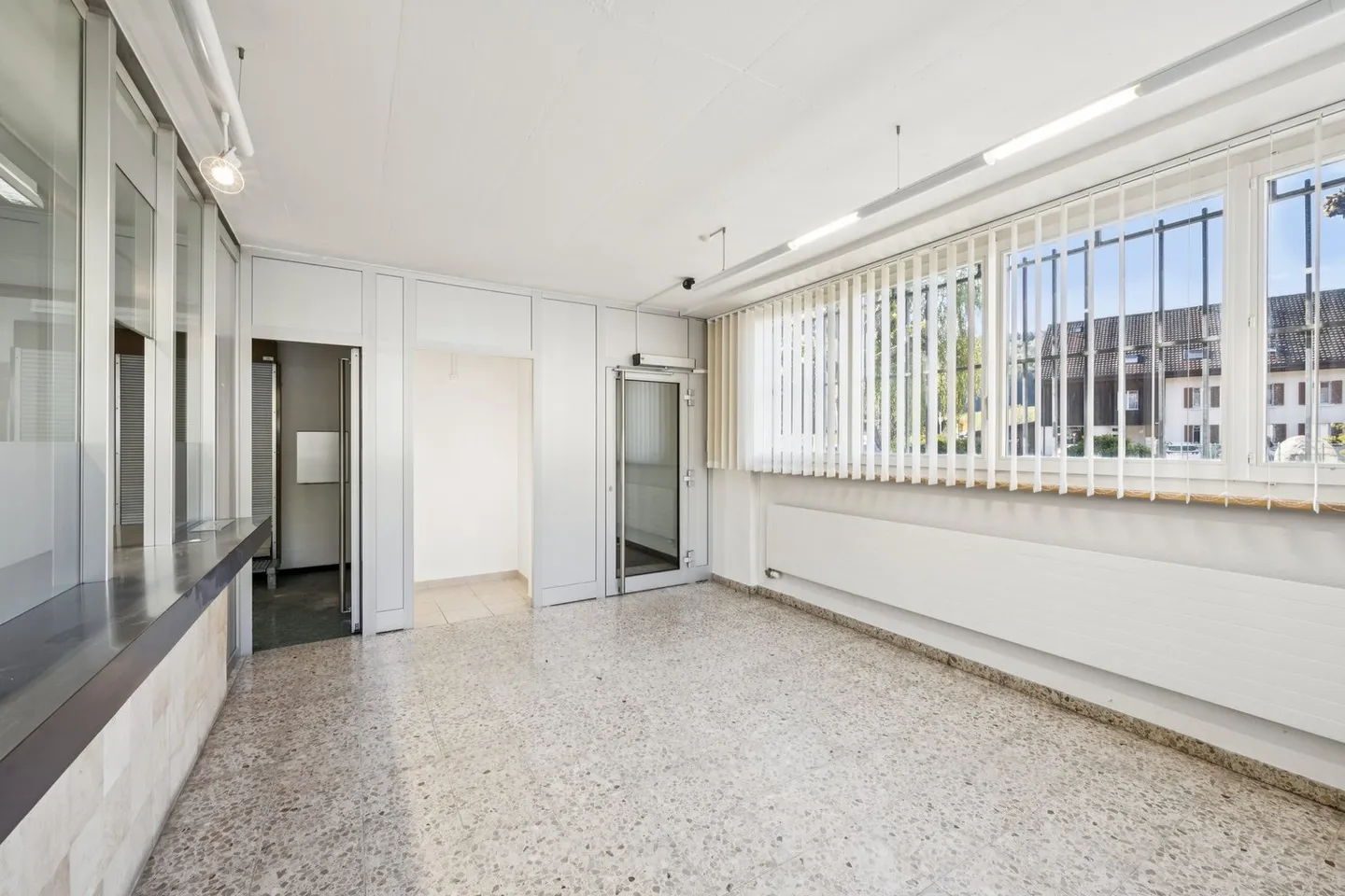 Spaziosi uffici in affitto a Develier - Foto 11 di 12